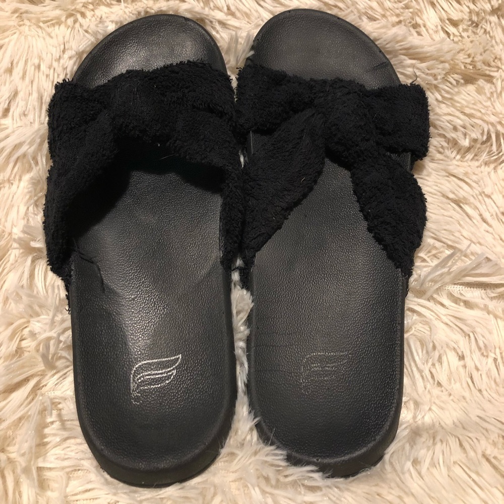 Fabletics size 9 slides